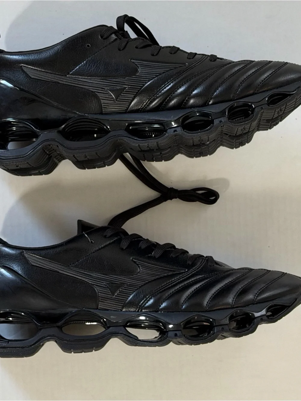 Mizuno Men’s Black Athletic Wave-Style Sneakers Size 11, New
